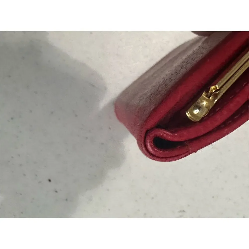 Carre Royal Women's Leather Trifold Kiss Lock Wallet Red